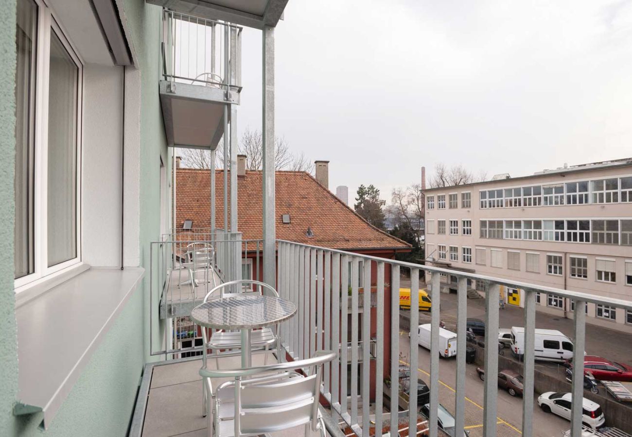 Ferienwohnung in Zürich - ZH Yellow 5 - Letzigrund HITrental Apartment