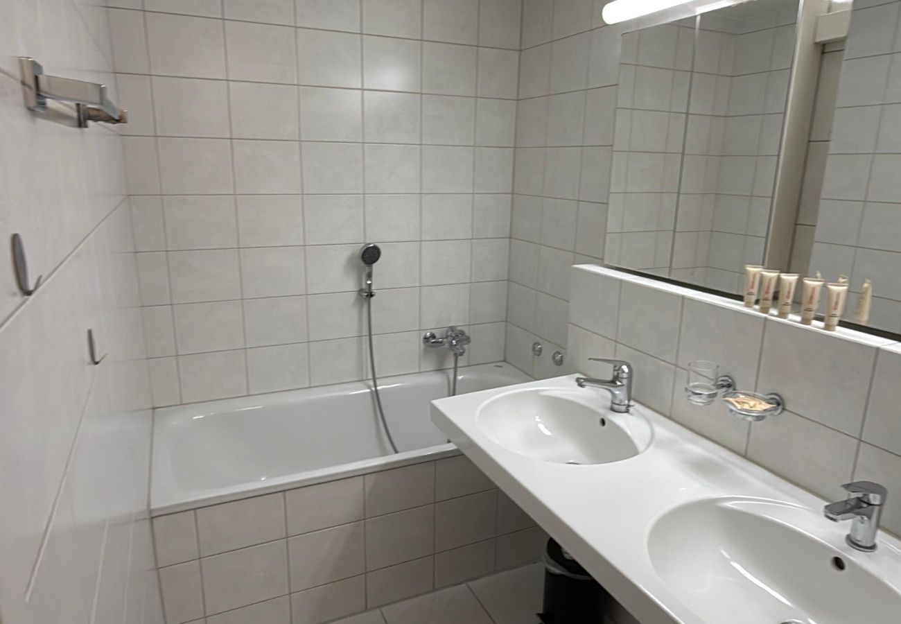 Ferienwohnung in Zürich - ZH Kuenzli - Stauffacher HITrental Apartment