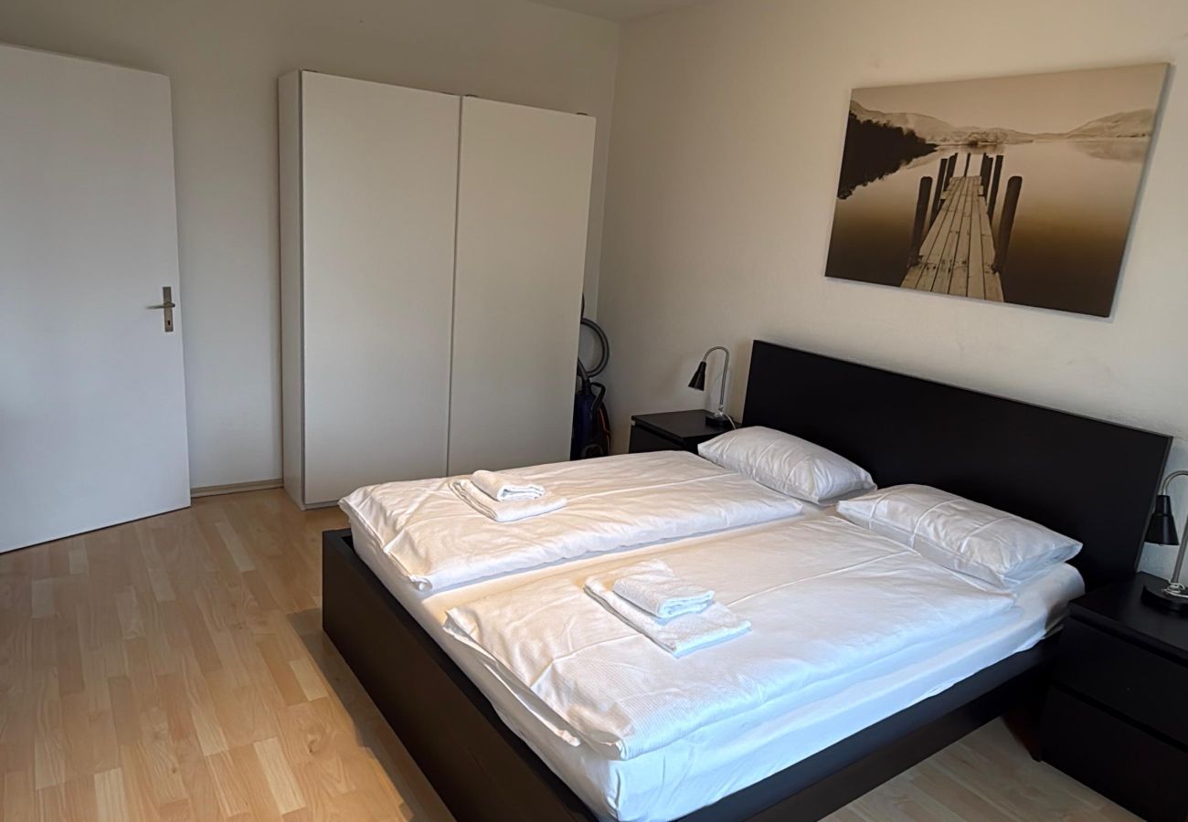 Ferienwohnung in Zürich - ZH Kuhn - Stauffacher HITrental Apartment