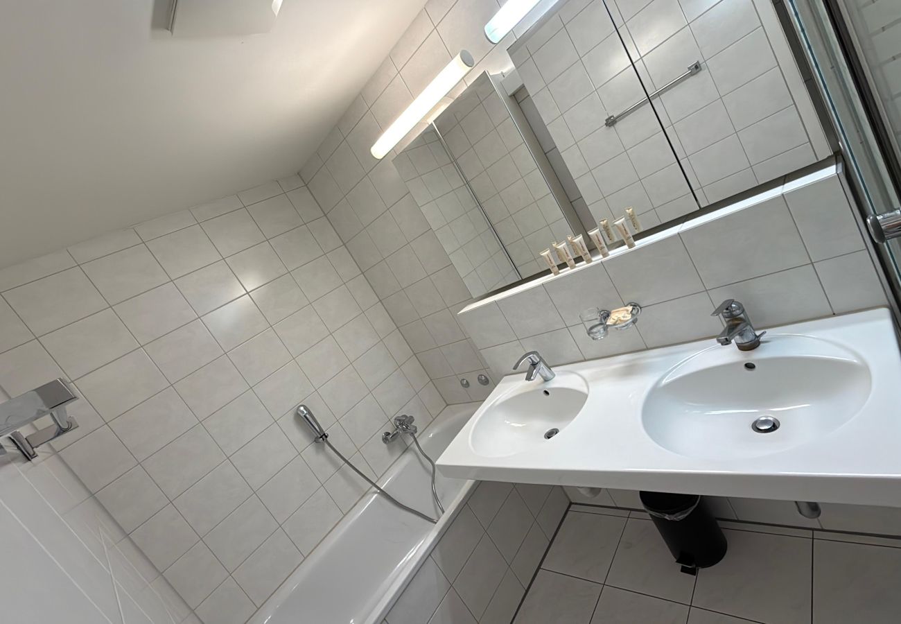 Ferienwohnung in Zürich - ZH Botteron - Stauffacher HITrental Apartment