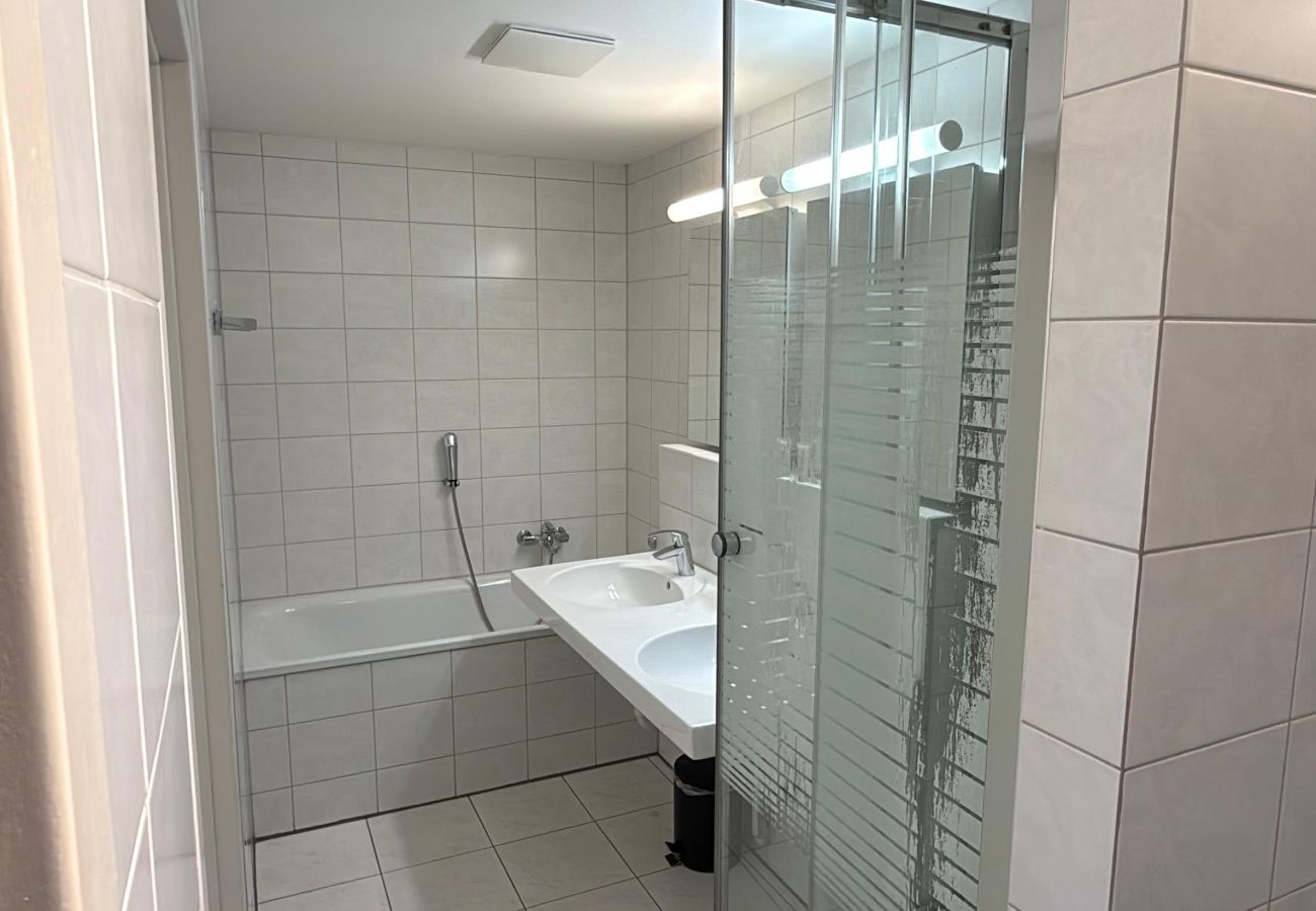 Ferienwohnung in Zürich - ZH Botteron - Stauffacher HITrental Apartment