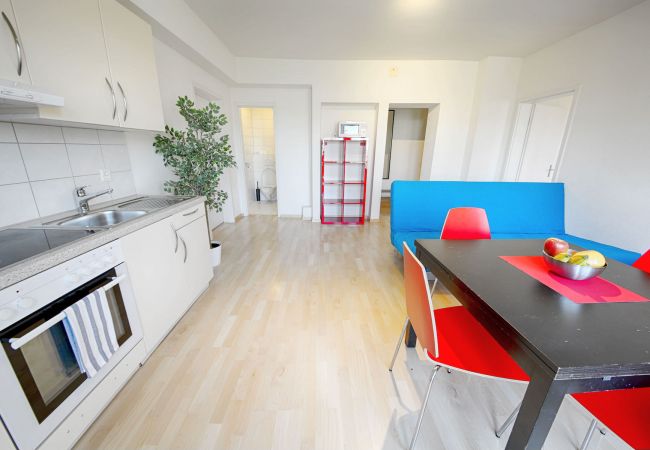  a Zurich - ZH Kuhn - Stauffacher HITrental Apartment